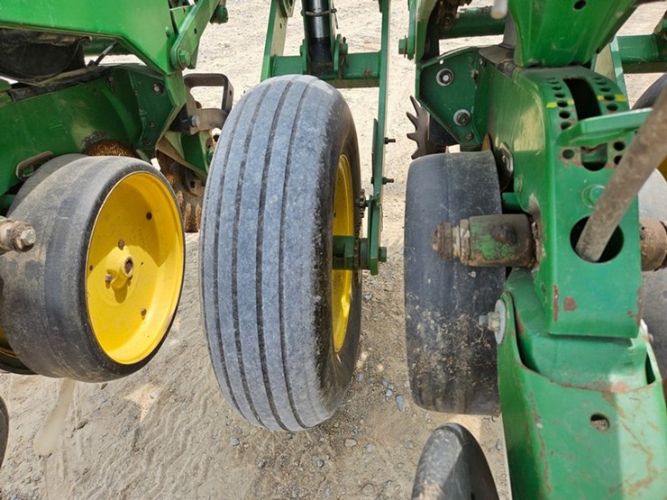 john-deere-7200-image-51