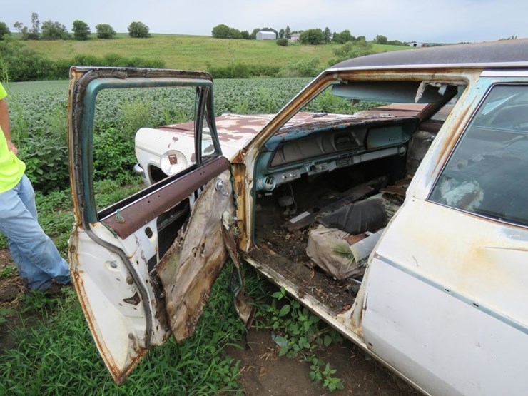 1966-chevrolet-impala-4dr-wagon-image-10