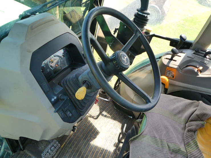 2014-john-deere-6105d-image-19