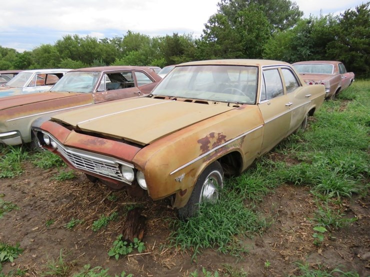 1966-chevrolet-impala-4dr-sedan-image-1