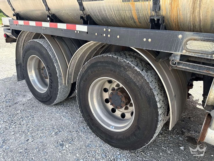 2020-peterbilt-567-image-55