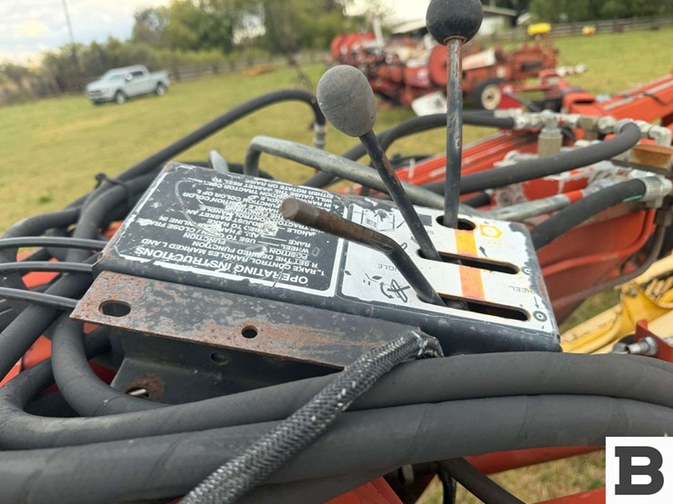 new-holland-216-image-14