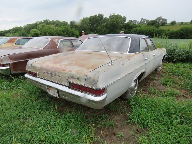 1966-chevrolet-impala-4dr-sedan-image-6
