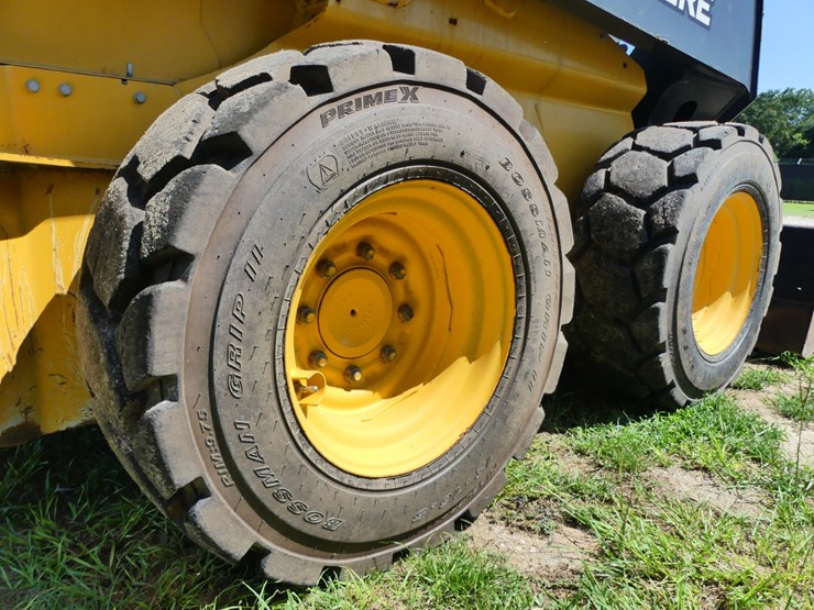 2024-deere-320g-image-5