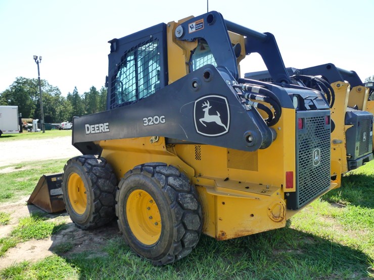 2024-deere-320g-image-4