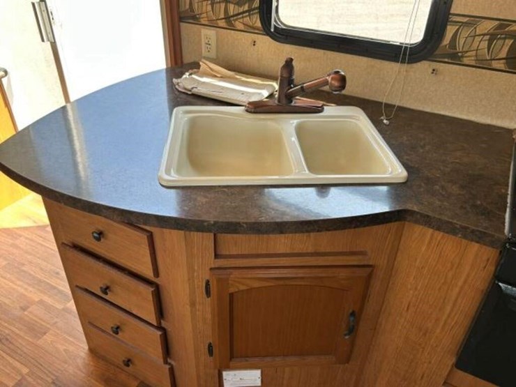 2010-forest-river-wildwood-36bhs-t/a-park-model-4x-image-70