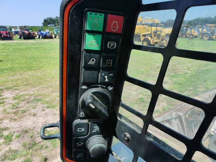 2023-bobcat-t770-image-17