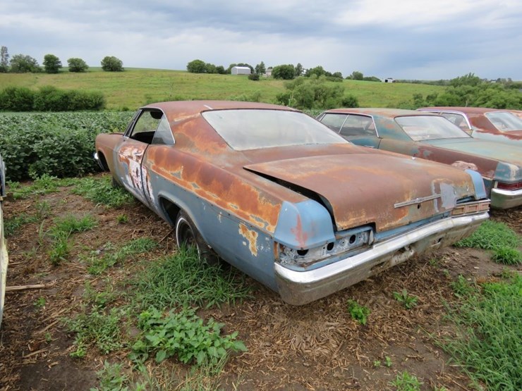 1966-chevrolet-impala-ss-2dr-ht-image-5
