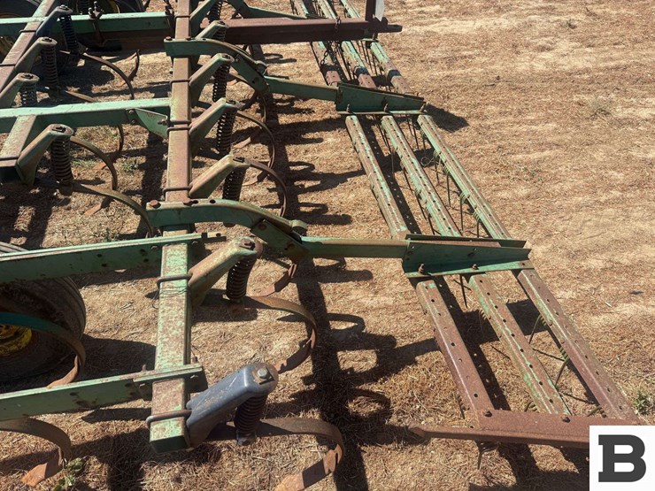 john-deere-16-image-17
