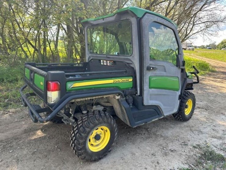 2020-john-deere-gator-image-5