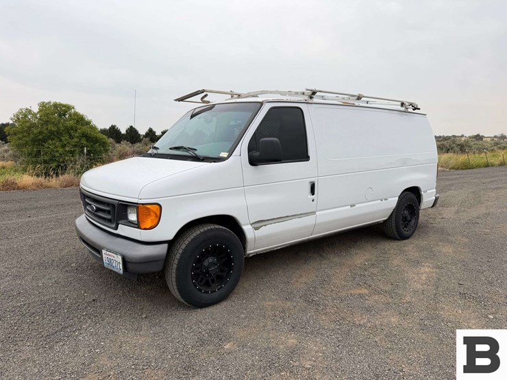 2006-ford-cargo-image-2