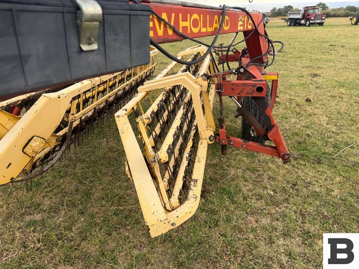 new-holland-216-image-16
