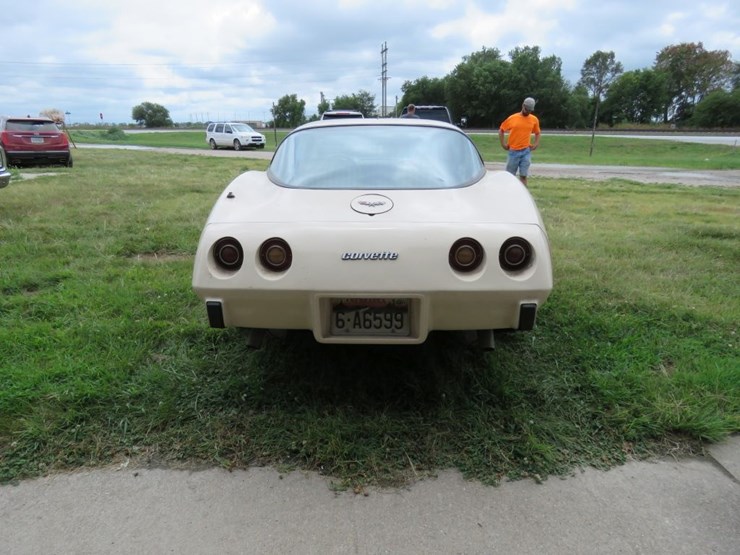 1979-chevrolet-l-82-corvette-t-top-coupe-image-11