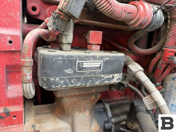 2001-freightliner-cst120-tank-truck-image-57