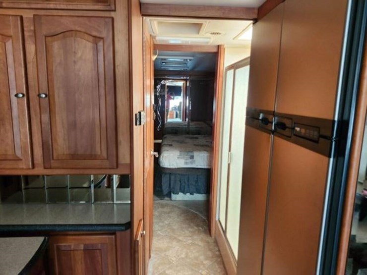 2006-allegro-bus-class-a-motorhome-400abus0d6j0072-image-51