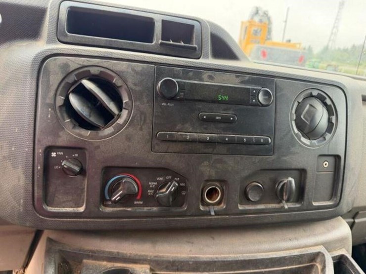 2013-ford-e450-image-14
