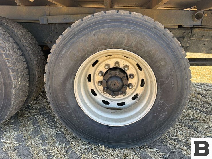 1997-freightliner-fl80-image-37
