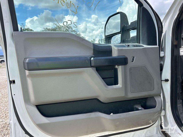 2019-ford-f550-image-12