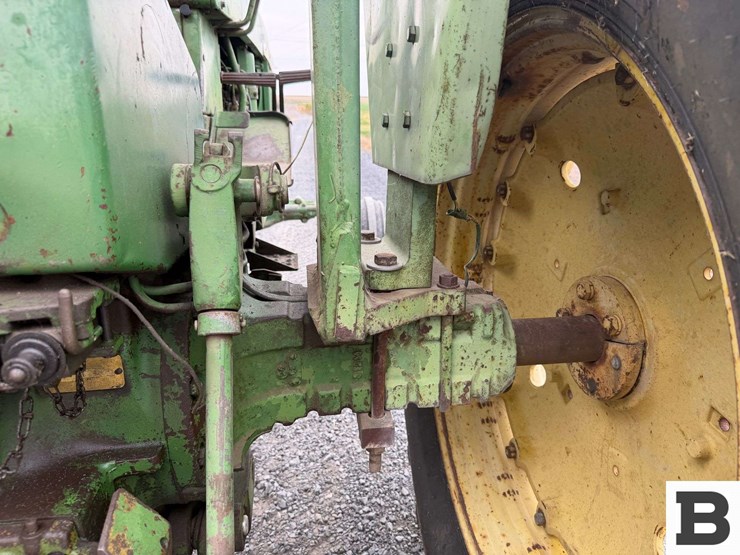 john-deere-3010-image-46