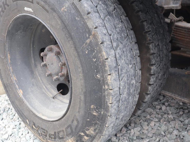 2011-kenworth-t800-image-14