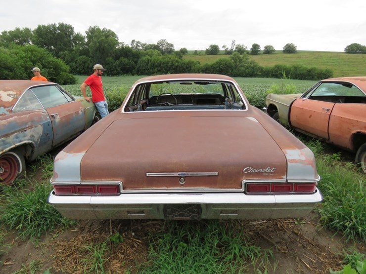 1966-chevrolet-impala-4dr-sedan-image-3