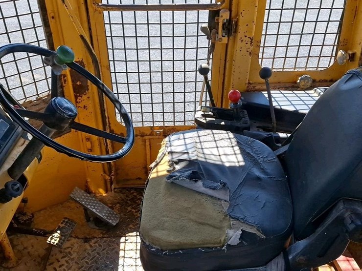 1993-deere-640e-image-23