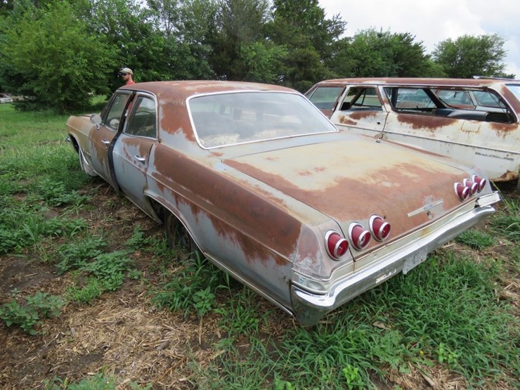 1965-chevrolet-impala-4dr-sedan-image-3