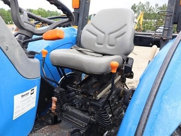 2017-new-holland-workmaster-50-image-21