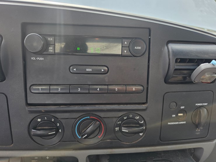 2006-ford-f550-image-43