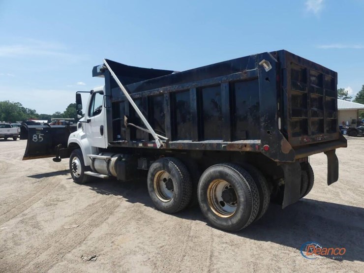 2012-freightliner-m2-106-image-3