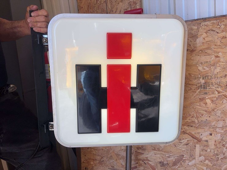 international-harvester-double-sided-bubble-lighted-sign-image-2