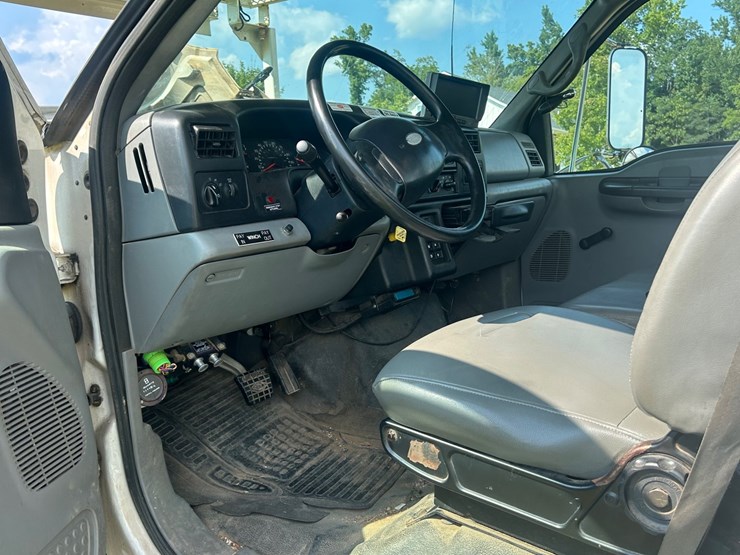 2004-ford-f750-image-12