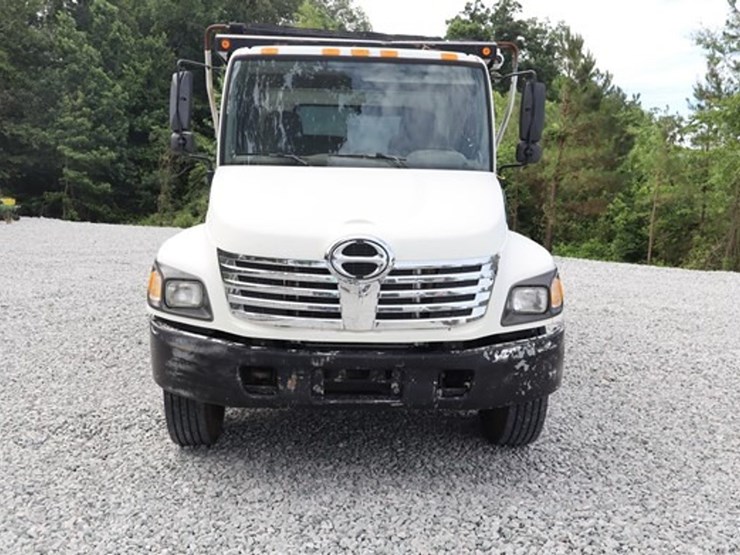 2005-hino-268-image-8