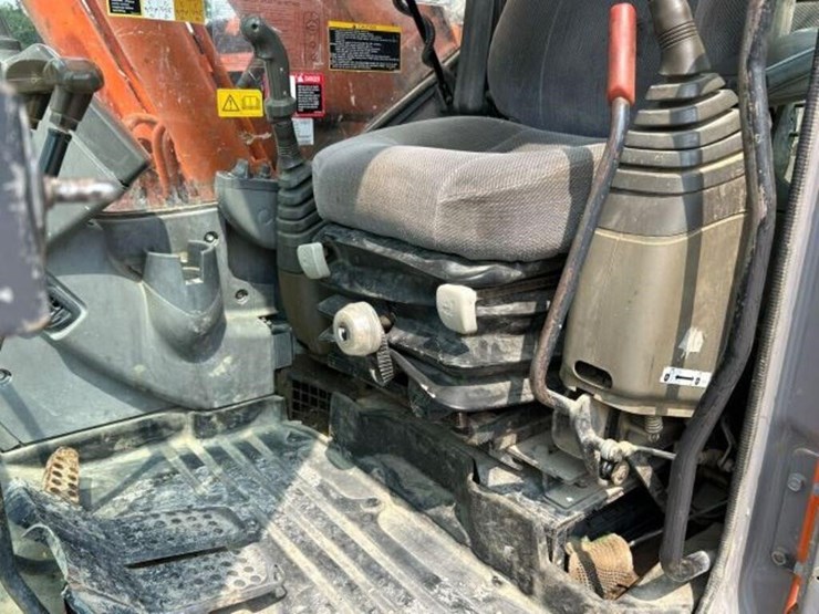 2007-hitachi-zx225us-lc-image-17