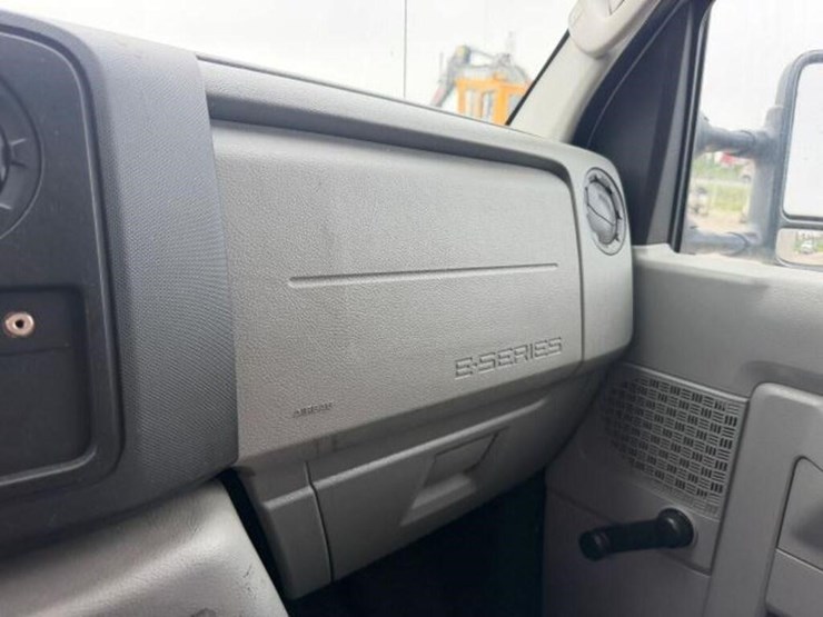 2014-ford-e450-image-15