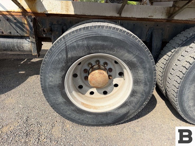 1989-peterbilt-377-image-22