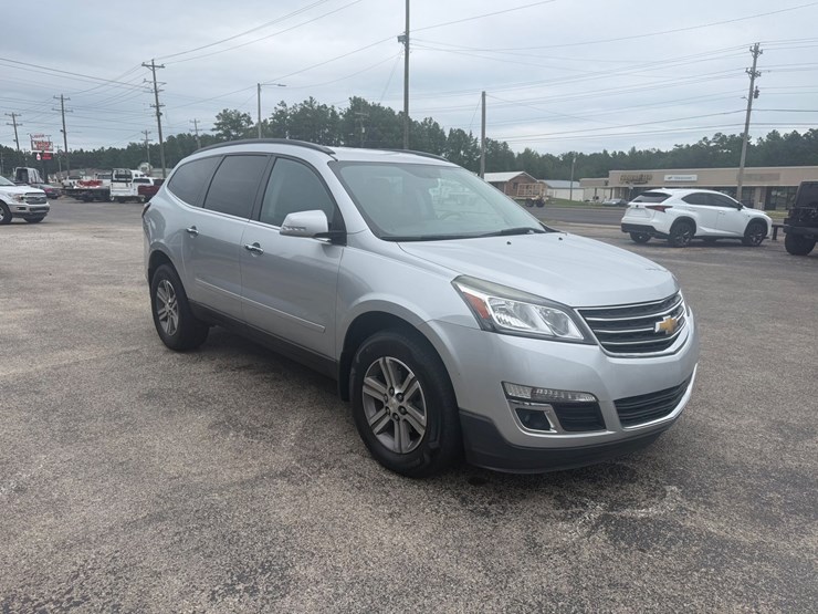 2017-chevrolet-traverse-lt-image-12
