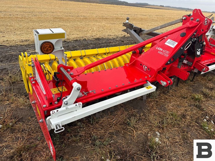 2025-pottinger-lion-4030-master-rotary-harrow-image-29