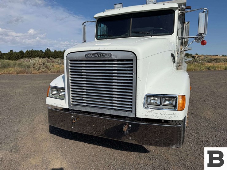 1996-freightliner-fld112-image-9