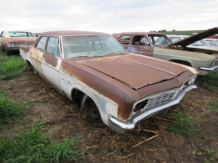 1966-chevrolet-impala-4dr-sedan-image-3