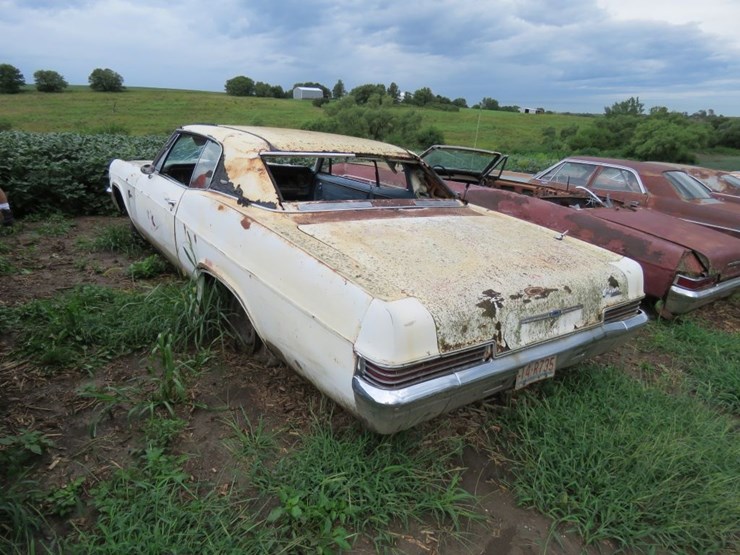 1966-chevrolet-caprice-2dr-ht-image-4