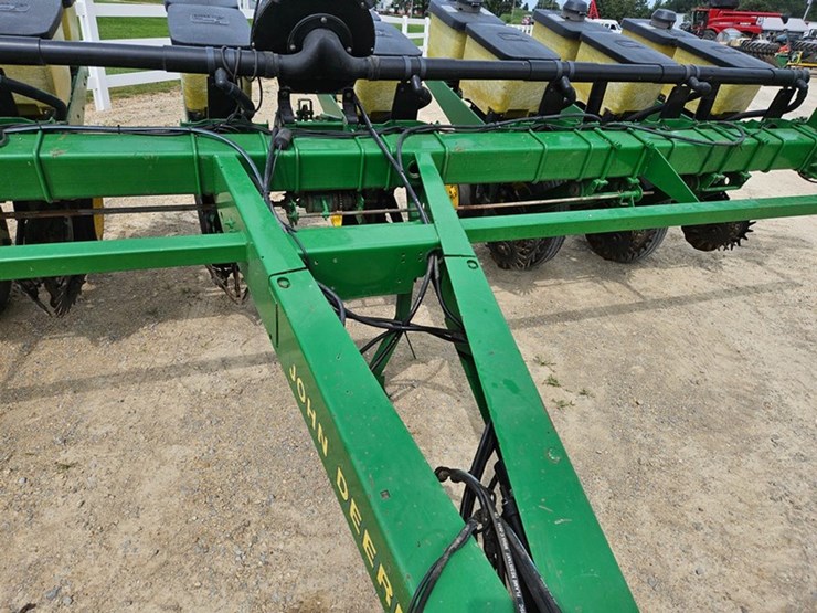john-deere-7200-image-12