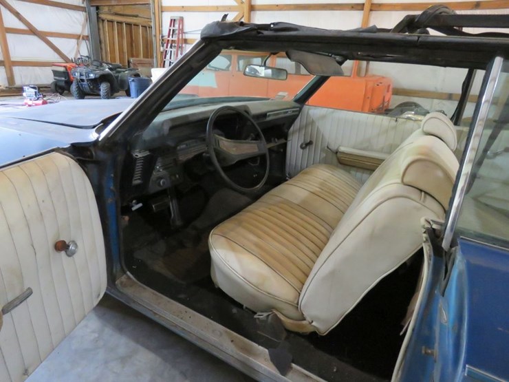 1969-chevrolet-impala-convertible-image-12