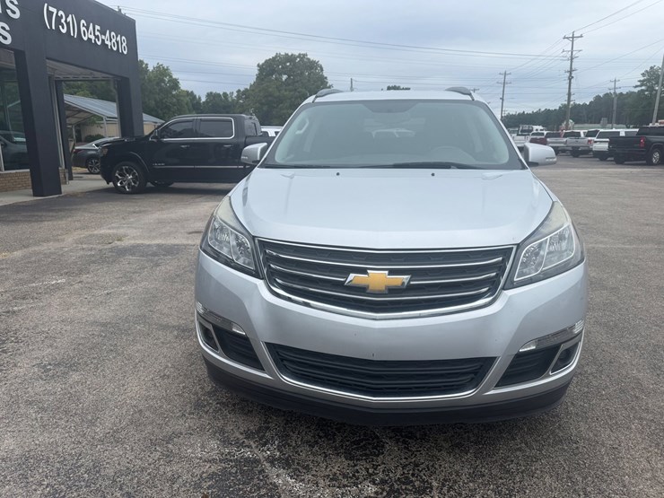 2017-chevrolet-traverse-lt-image-2