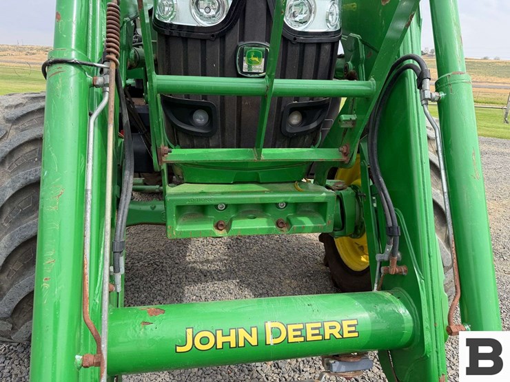 2015-john-deere-6210r-image-12