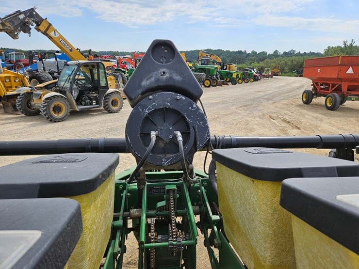 john-deere-7200-image-44