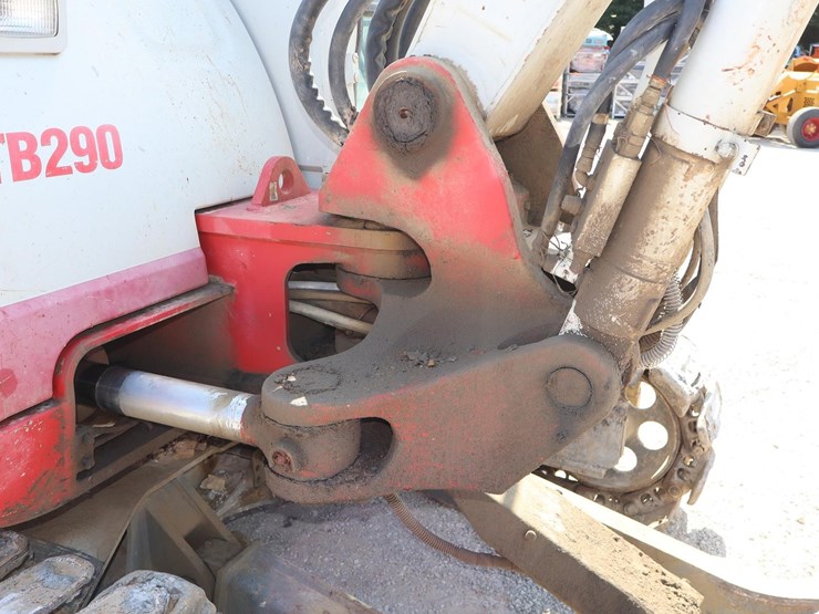2014-takeuchi-tb290-image-28