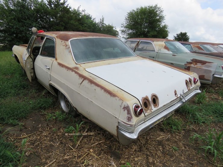 1965-chevrolet-impala-2dr-sedan-image-3