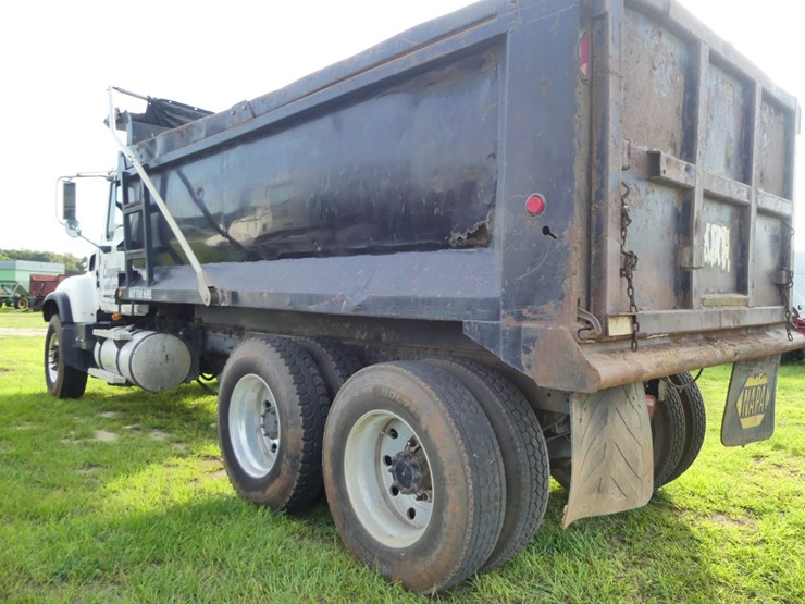 2007-mack-dump-truck-image-4