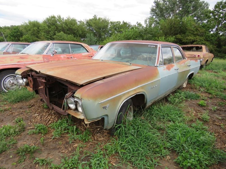 1966-chevrolet-impala-4dr-sedan-image-1